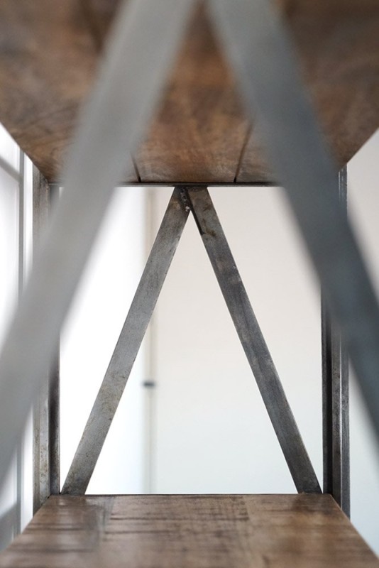 Industrielles Regal mit Rollen
