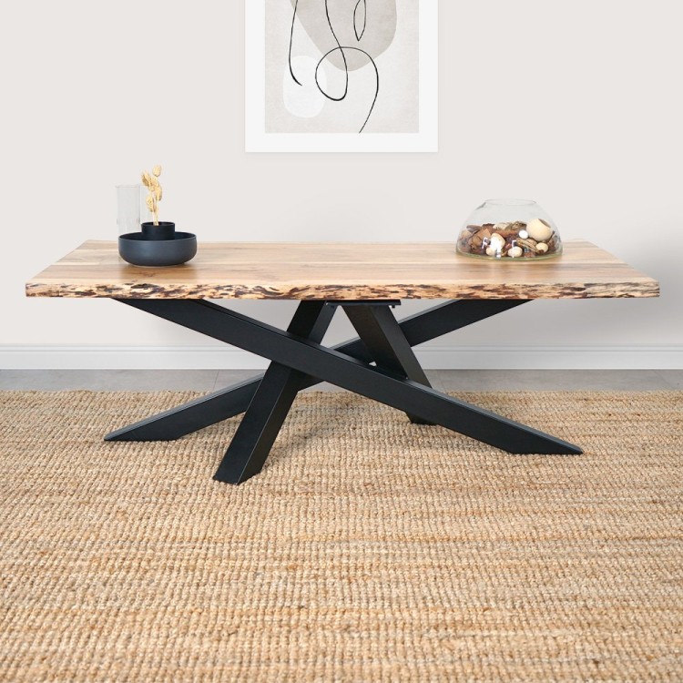 Table basse Mikado avec plateau en bois massif à bord naturel