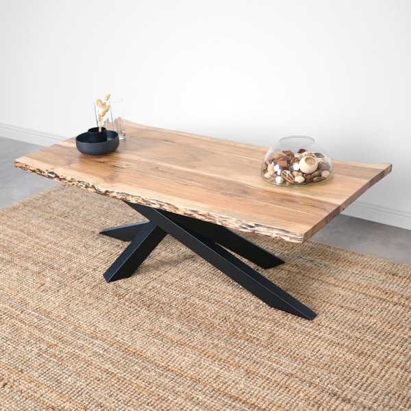 Table basse Mikado avec plateau en bois massif à bord naturel