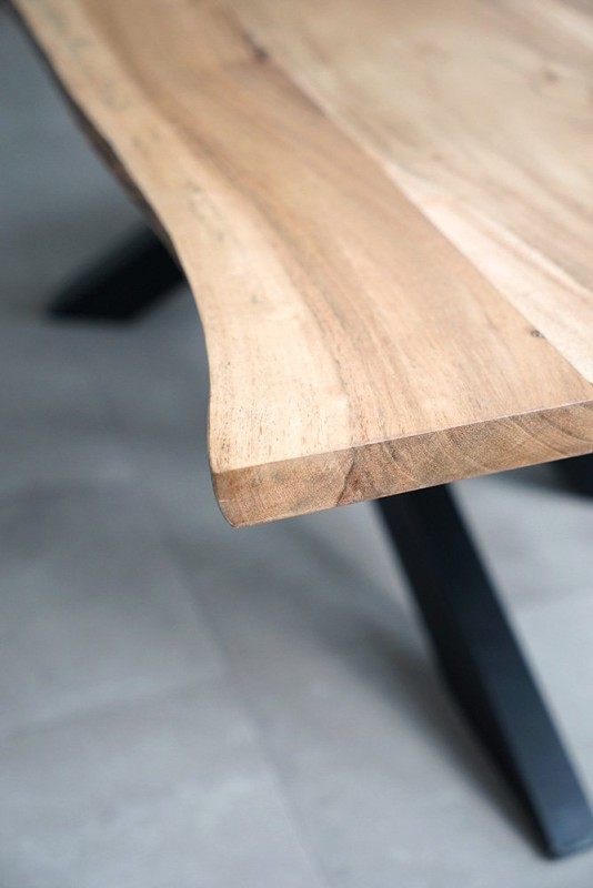 Couchtisch mit Tischplatte aus Massivholz mit natürlicher Kante - Mikado