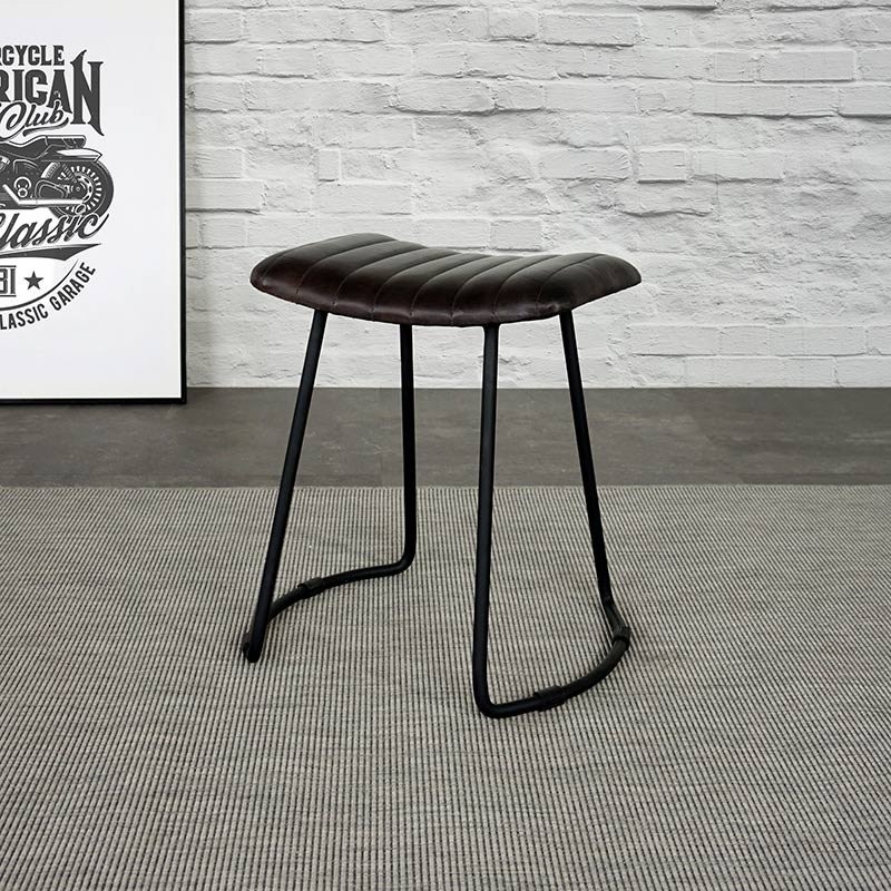 Beistellhocker aus schwarzem Leder - Scrambler