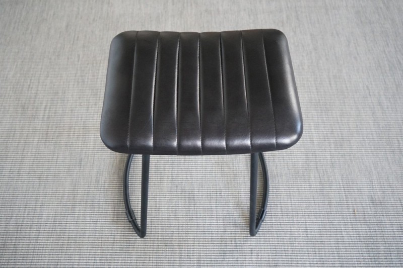 Beistellhocker aus schwarzem Leder - Scrambler