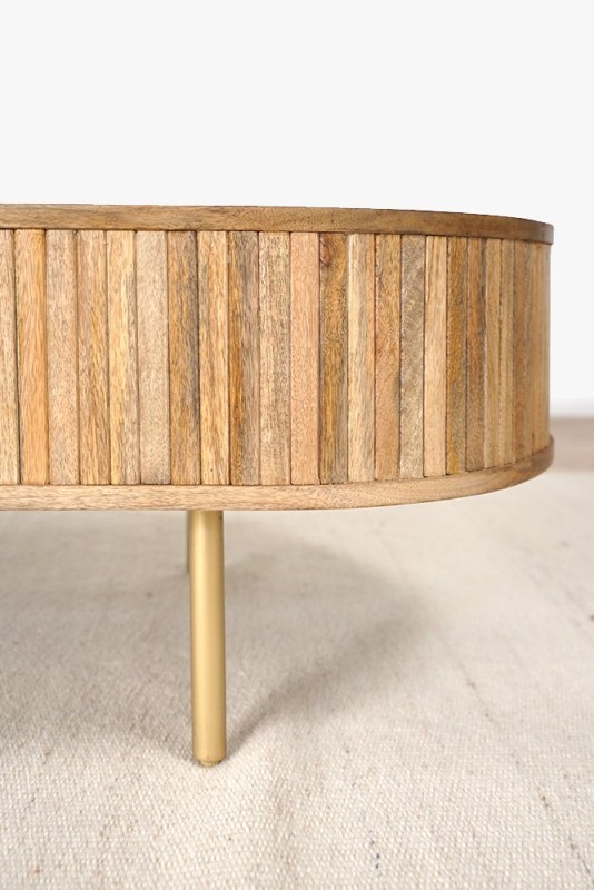 Couchtisch aus Massivholz mit Messingbeinen - Umami