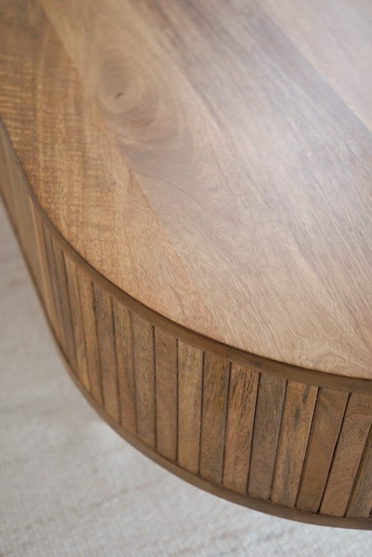 Couchtisch aus Massivholz mit Messingbeinen - Umami