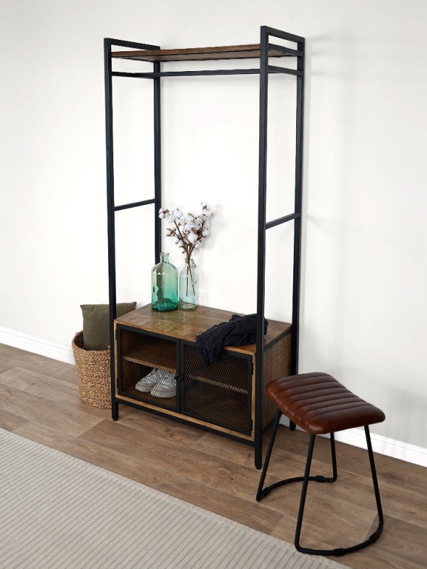 Garderobenmöbel mit Garderobenständer im Eingangsbereich