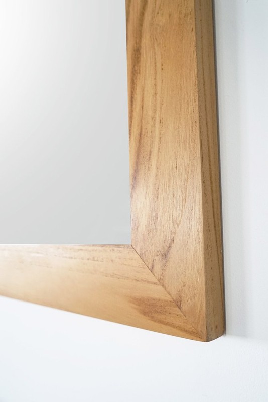 Quadratischer Spiegel 70 cm Rahmen aus massivem Teakholz