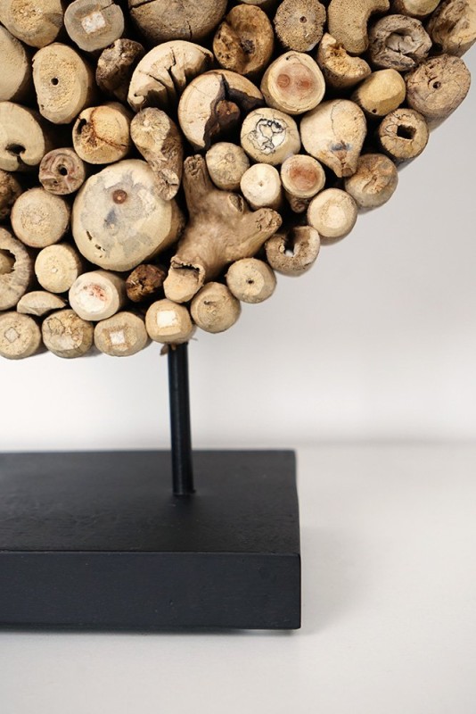 Dekoratives Objekt aus recyceltem Teakholz