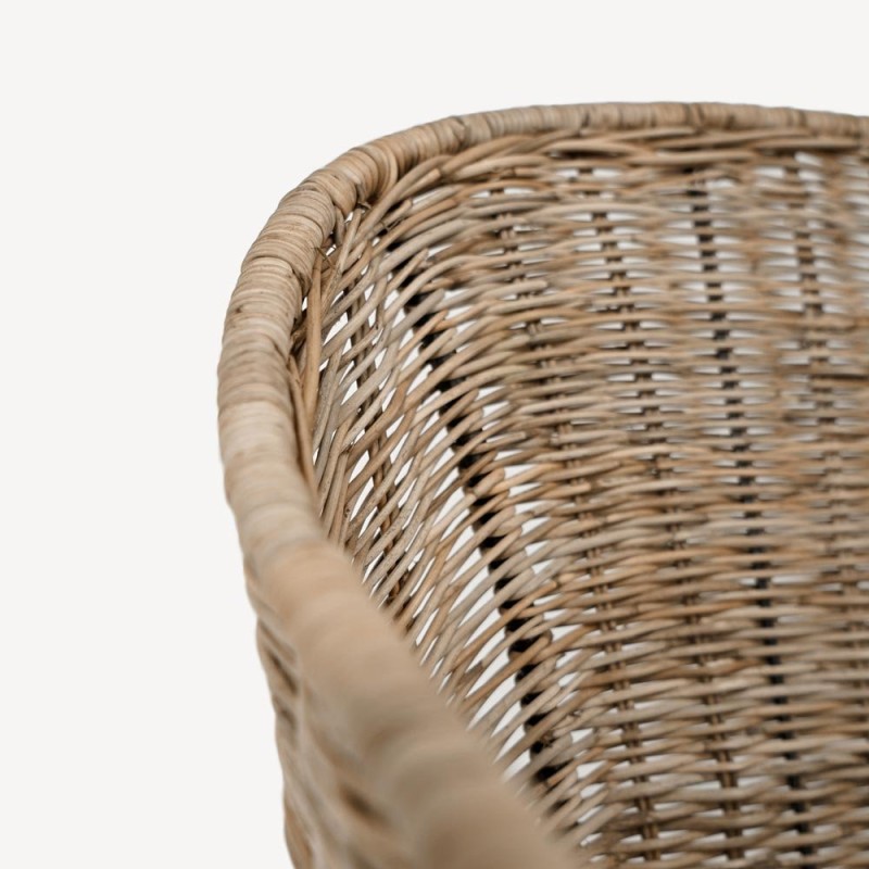 Rattanstuhl mit Armlehnen und Beinen aus schwarzem Metall - Sara