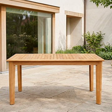 Gartentisch aus Holz